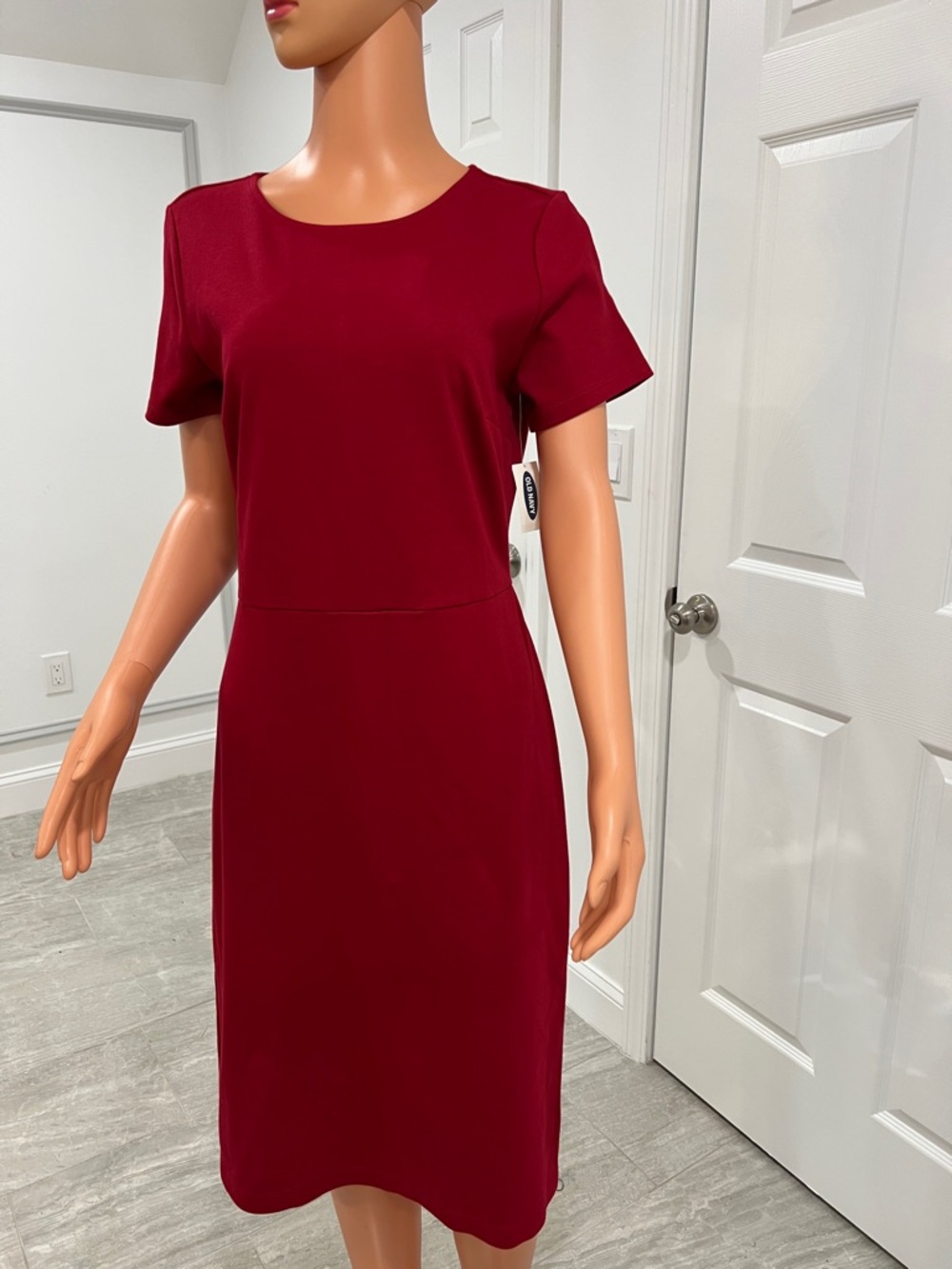 Old Navy Short-Sleeve Midi Dress in Wine Red